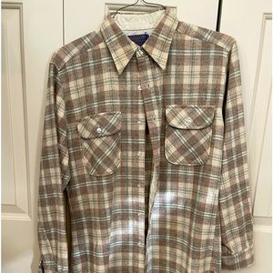 Pendleton wool button down wool shirt medium.
